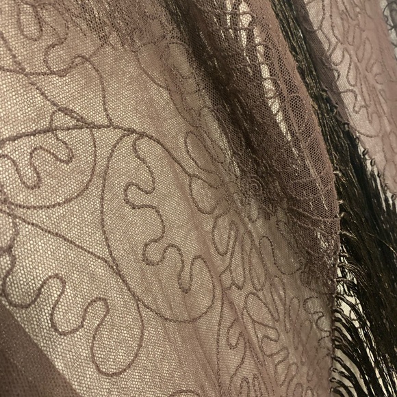 Armani shawl - Picture 4 of 5